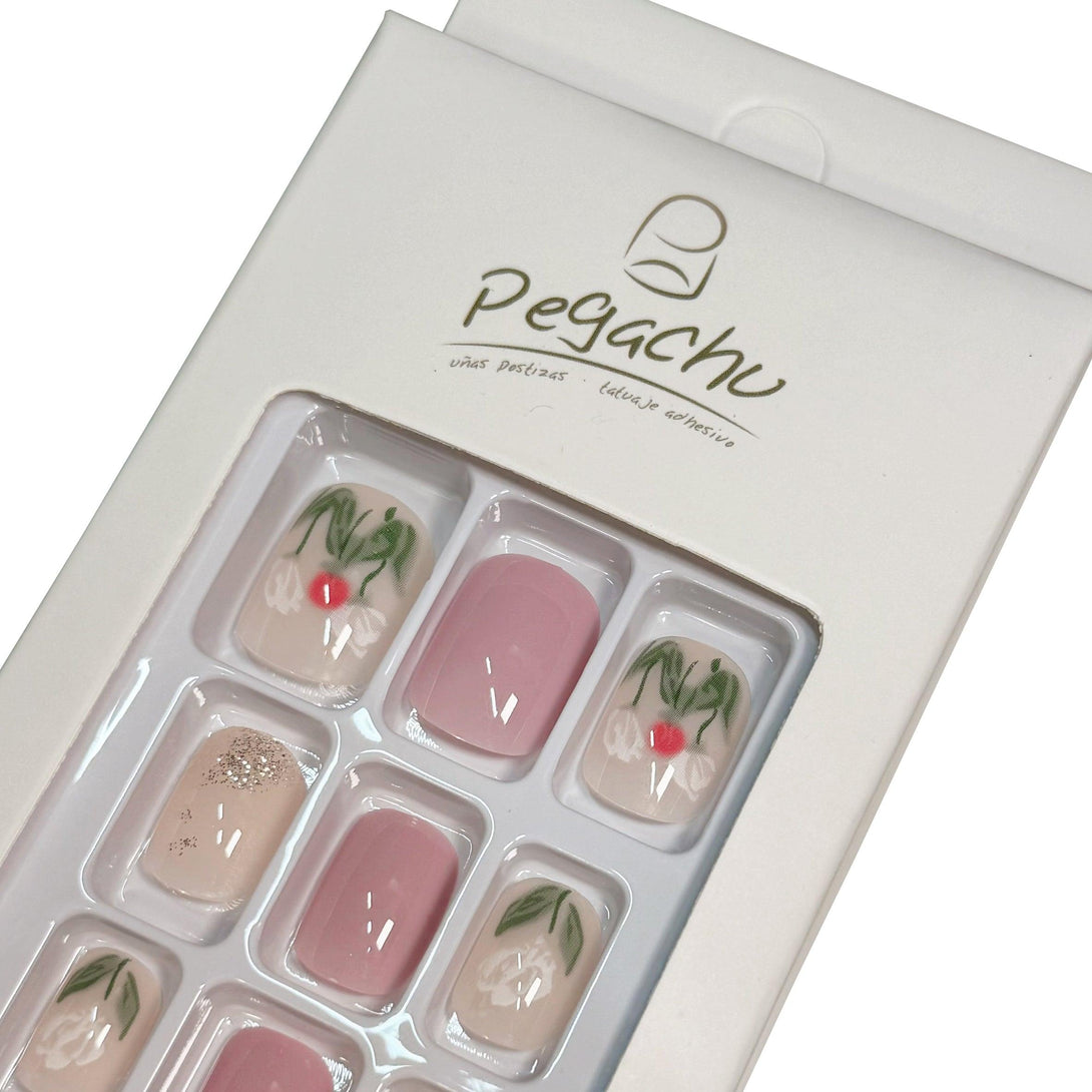 Pegachu uñas postizas 2024 verano modernas colores rosas transparentes francesas con flores blancos rojos