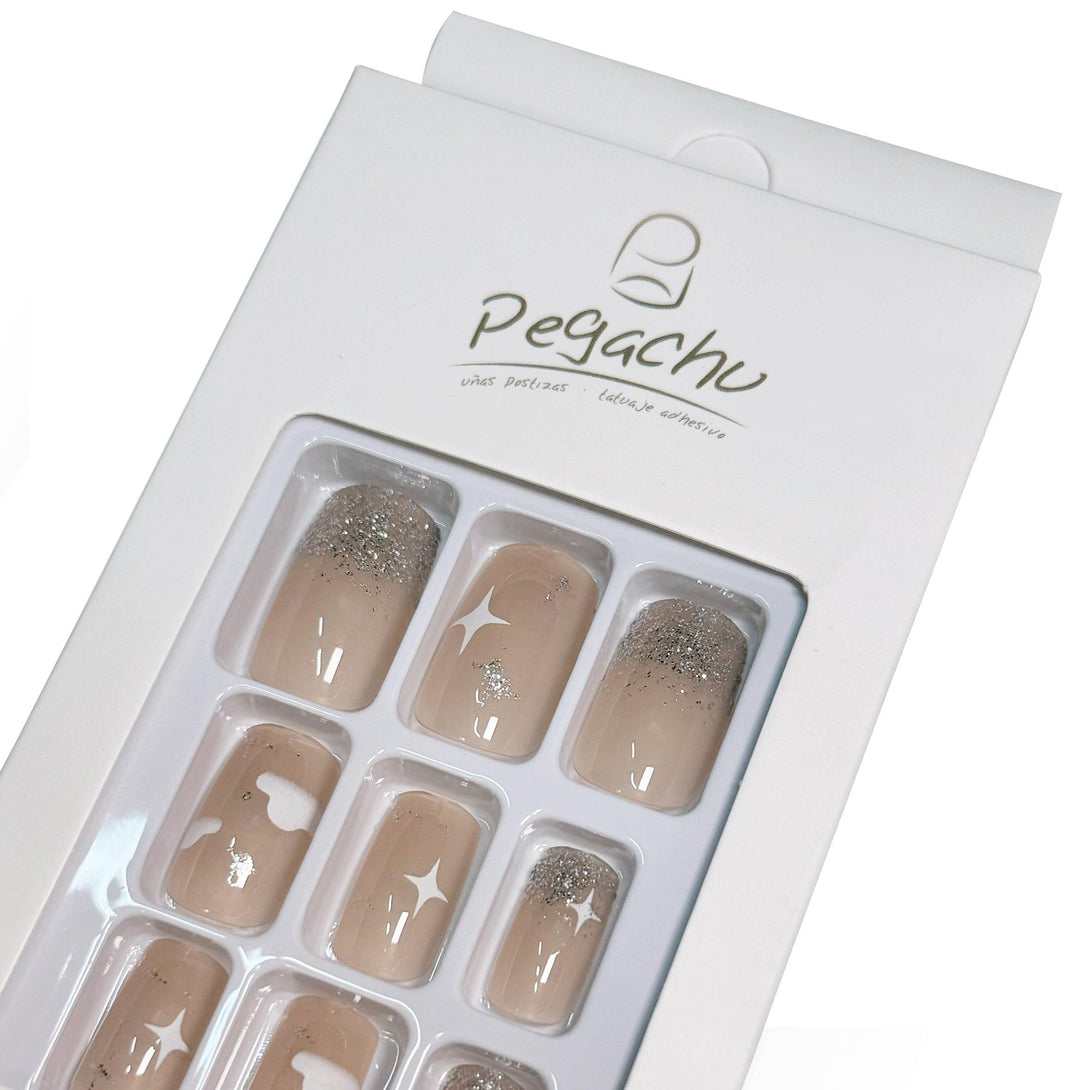 Pegachu uñas postizas 2024 verano modernas colores nudes plateadas francesas brillantes con estrellas blancas